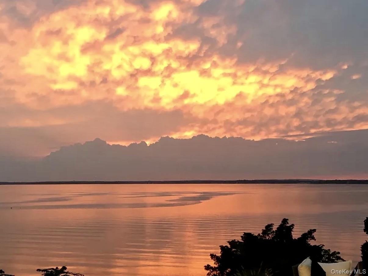 #20 photo, 16 N Shore Road, מחוז סאפוק Hampton Bays , NY 11946