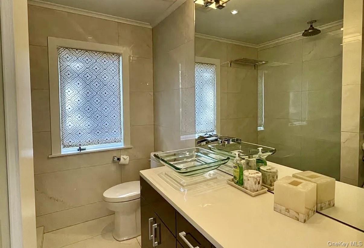 #4 photo, 16 N Shore Road, מחוז סאפוק Hampton Bays , NY 11946