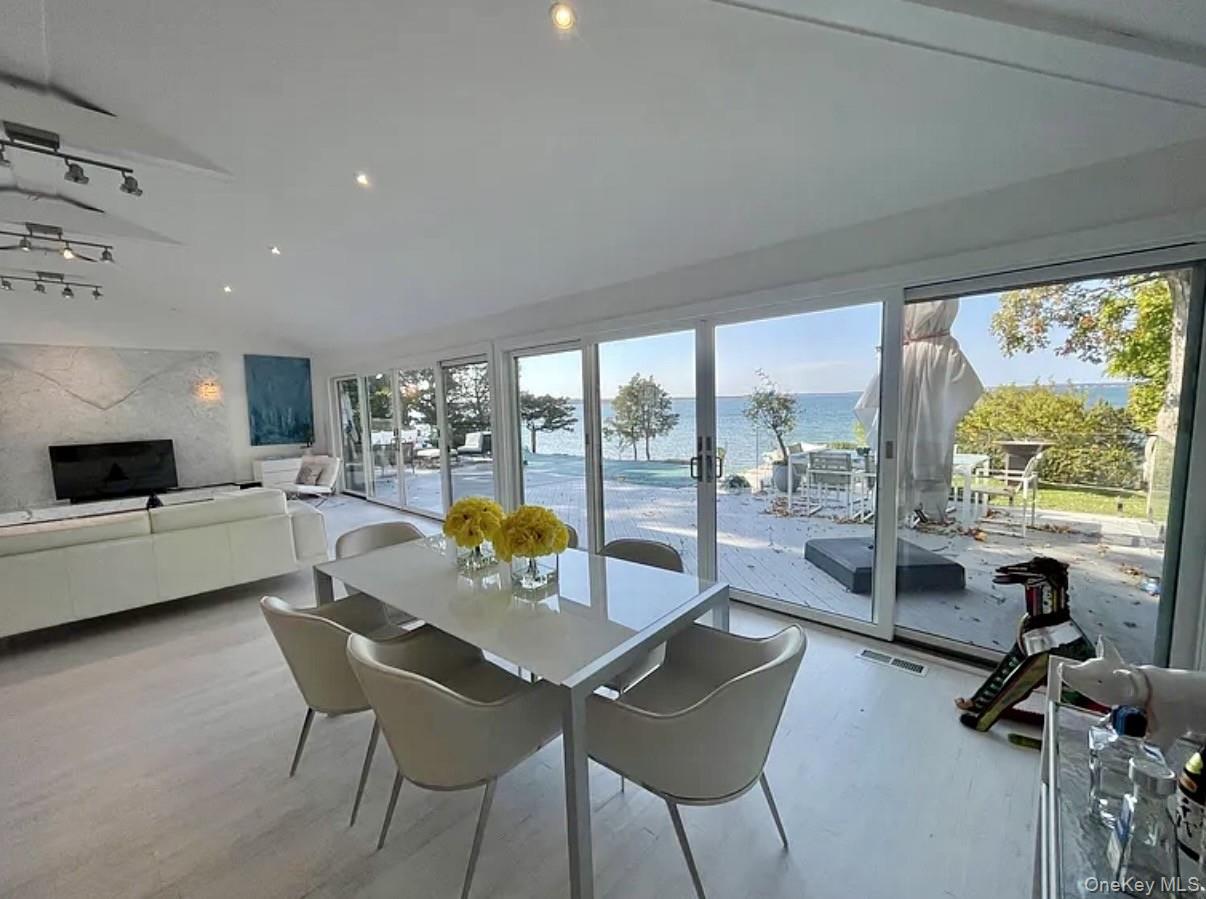 #8 photo, 16 N Shore Road, מחוז סאפוק Hampton Bays , NY 11946