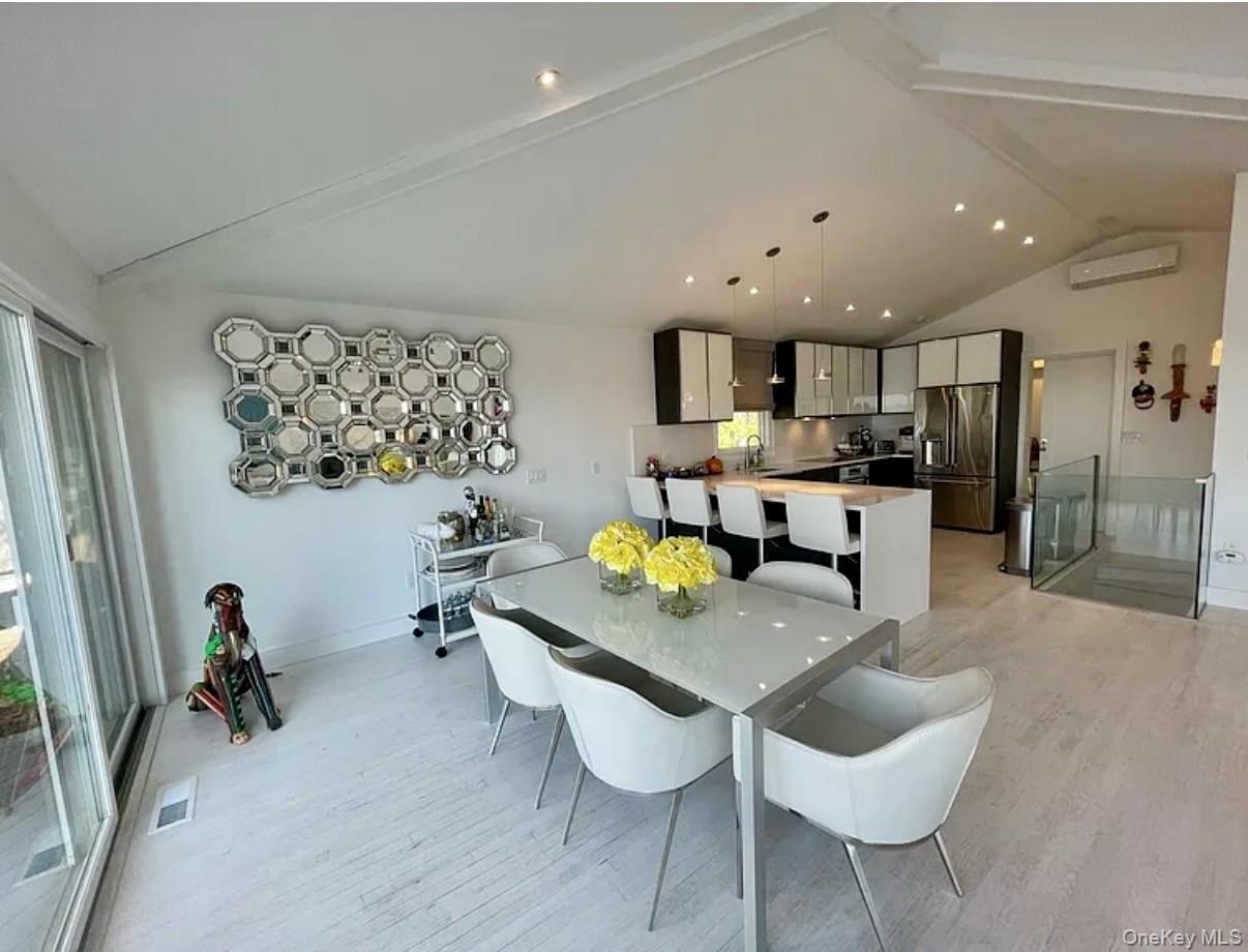 #9 photo, 16 N Shore Road, מחוז סאפוק Hampton Bays , NY 11946