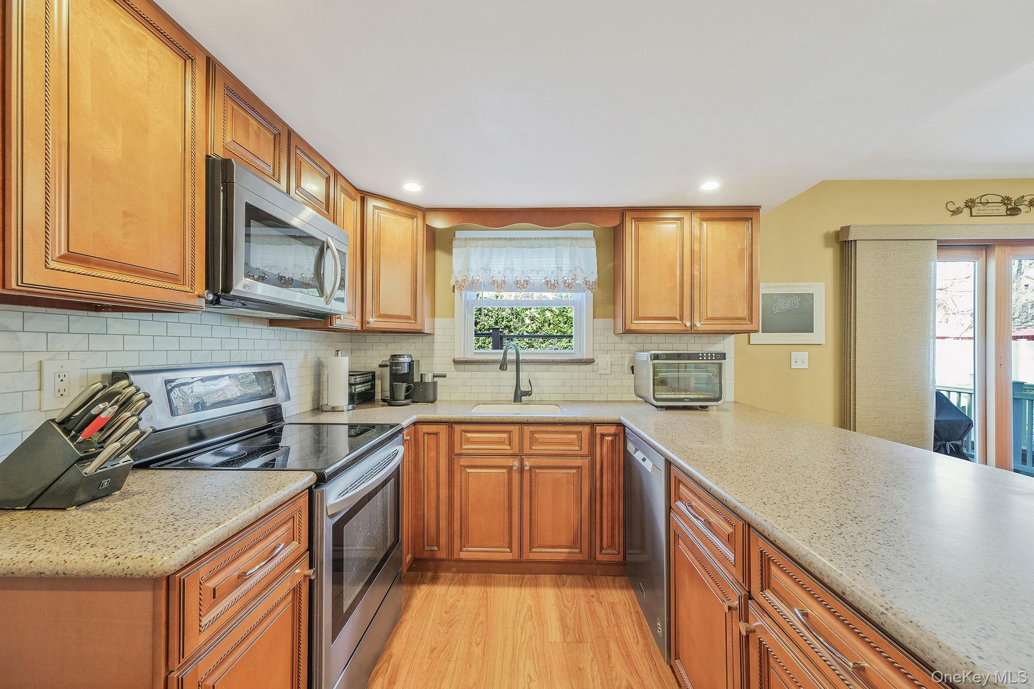 #3 photo, 23 Foxboro Avenue, Farmingville , NY 11738