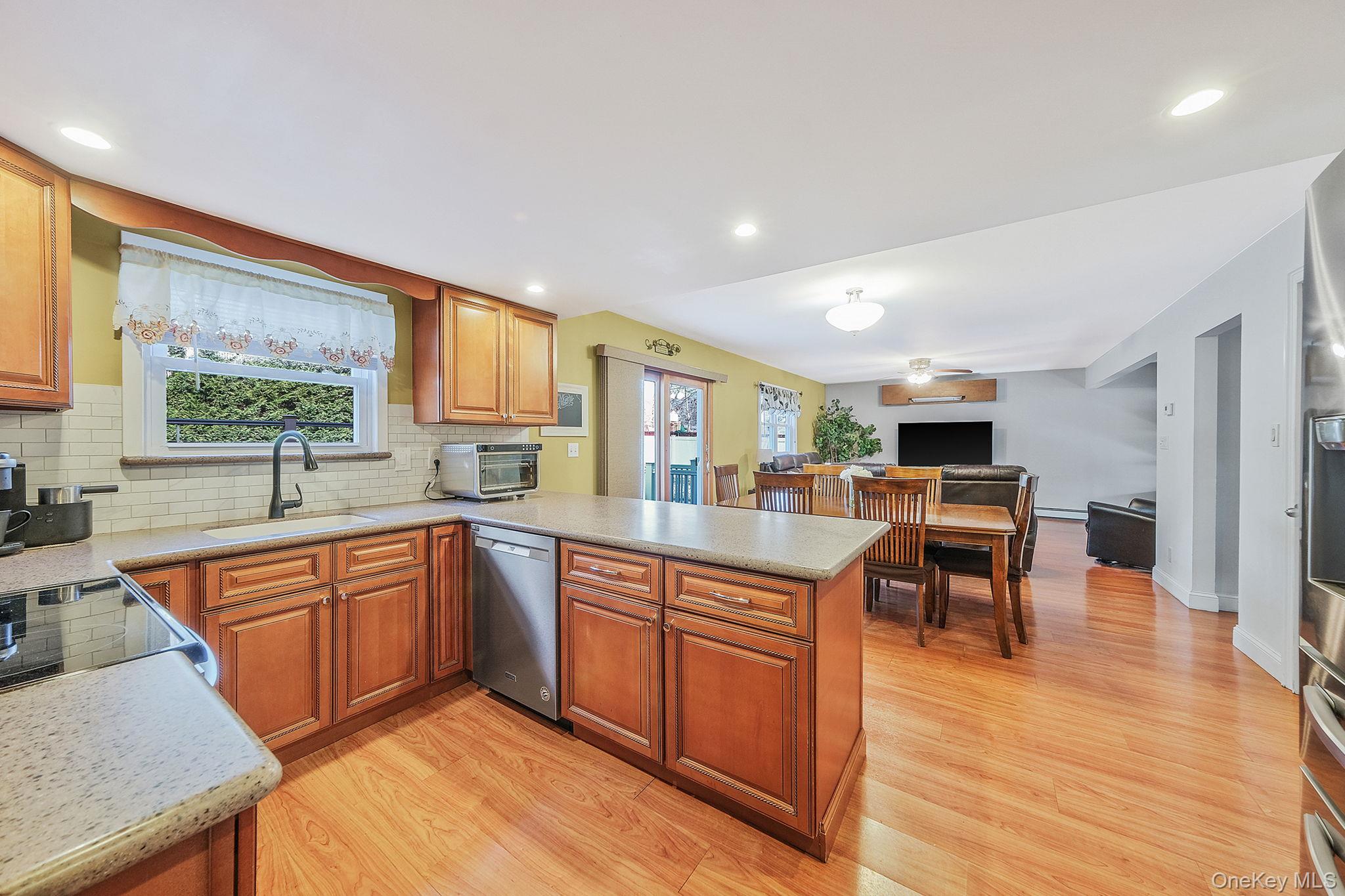 #4 photo, 23 Foxboro Avenue, Farmingville , NY 11738