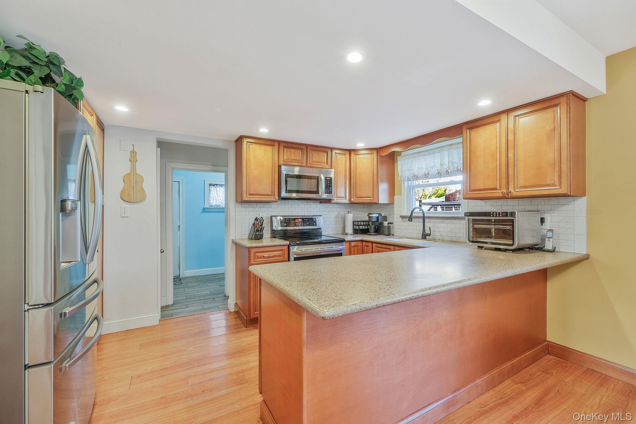 #6 photo, 23 Foxboro Avenue, Farmingville , NY 11738