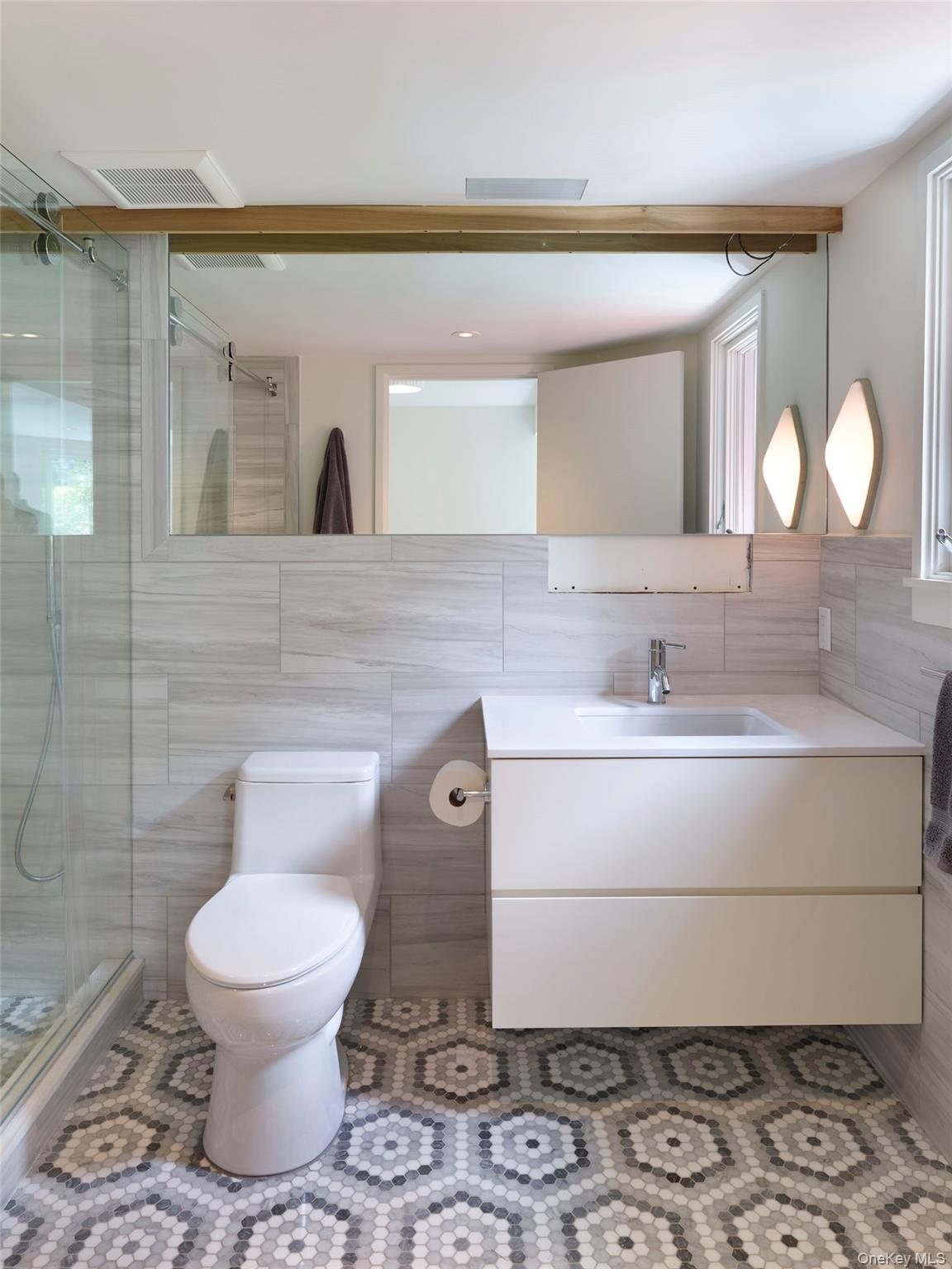 #18 photo, 2 Sun Court Court, Саффолк ‖ Hampton Bays , NY 11946