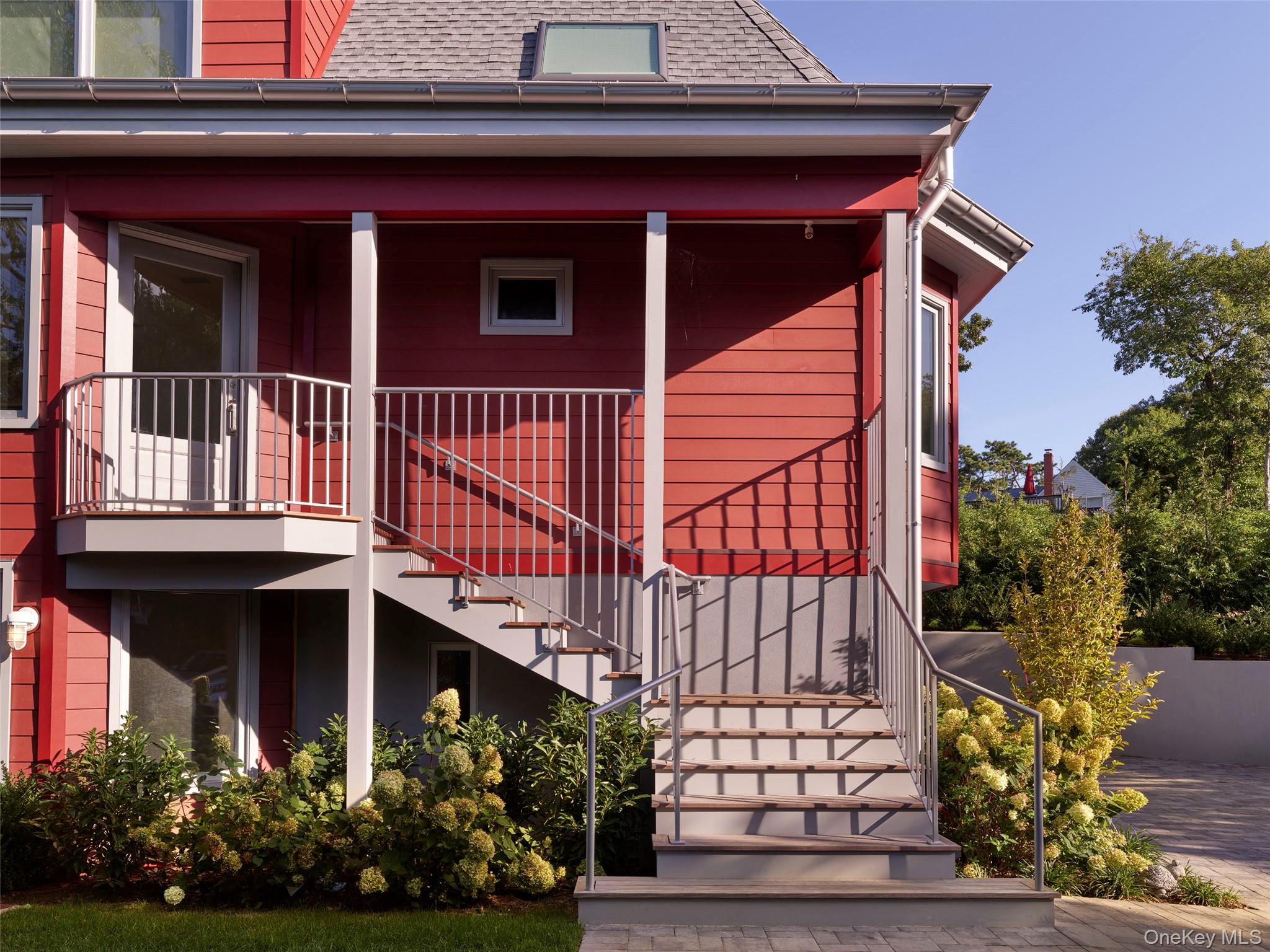 #19 photo, 2 Sun Court Court, Саффолк ‖ Hampton Bays , NY 11946