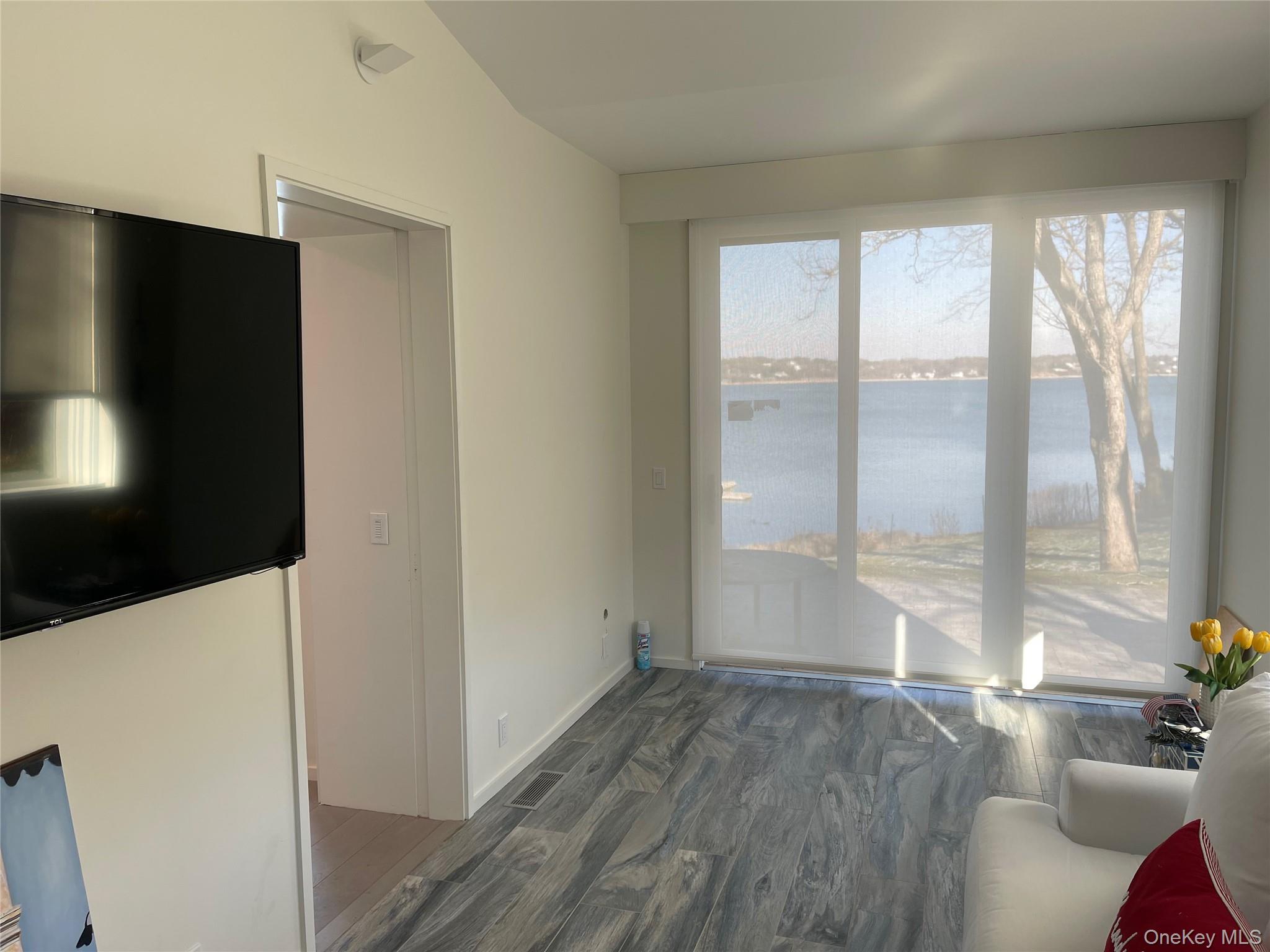 #8 photo, 2 Sun Court Court, Саффолк ‖ Hampton Bays , NY 11946