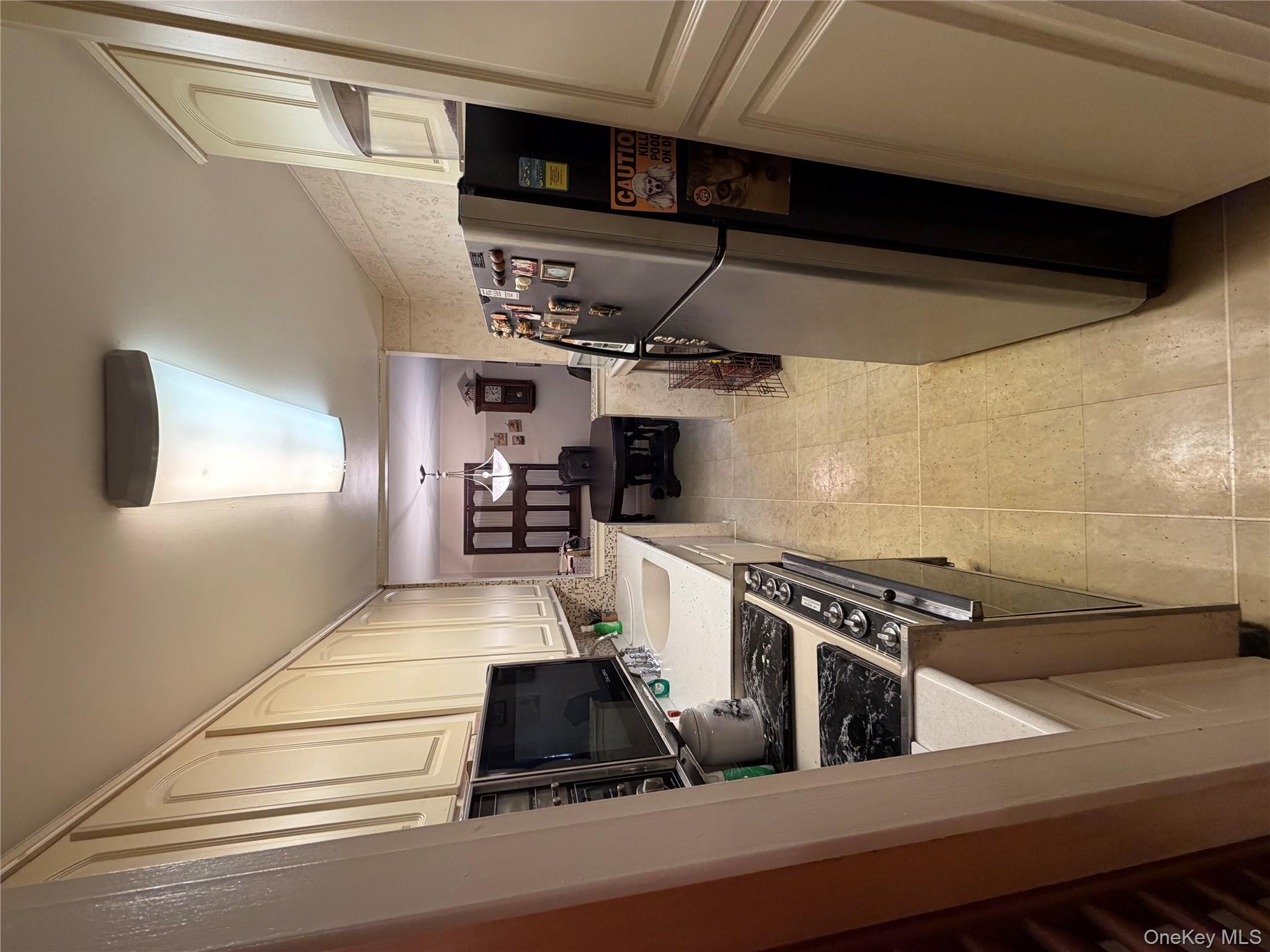 #2 photo, 84-29 153 Avenue, कुईंस Howard Beach , NY 11414