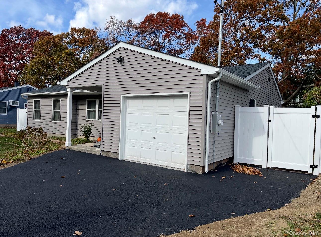 #12 photo, 33 Loughlin Drive, Shirley , NY 11967