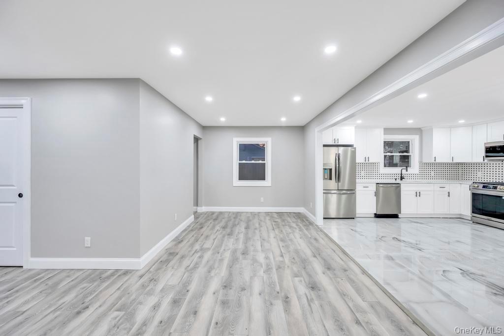 #12 photo, 27 Ash Street, سوفولك Central Islip , NY 11722