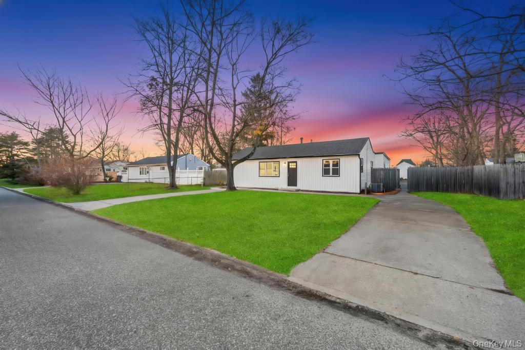 #4 photo, 27 Ash Street, سوفولك Central Islip , NY 11722