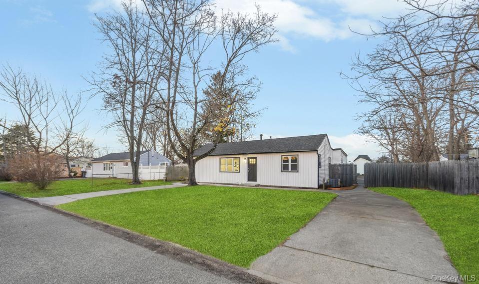 #5 photo, 27 Ash Street, سوفولك Central Islip , NY 11722