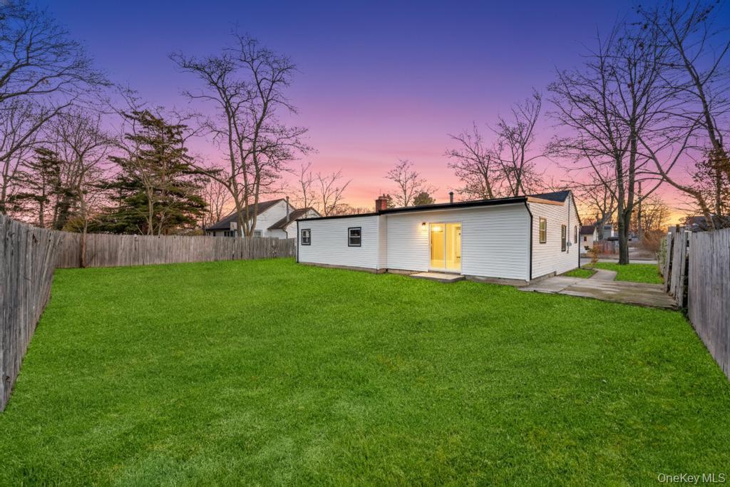 #6 photo, 27 Ash Street, سوفولك Central Islip , NY 11722