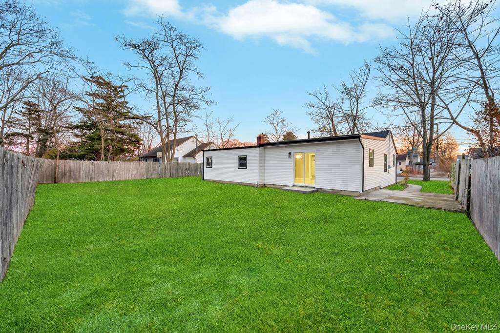 #7 photo, 27 Ash Street, سوفولك Central Islip , NY 11722