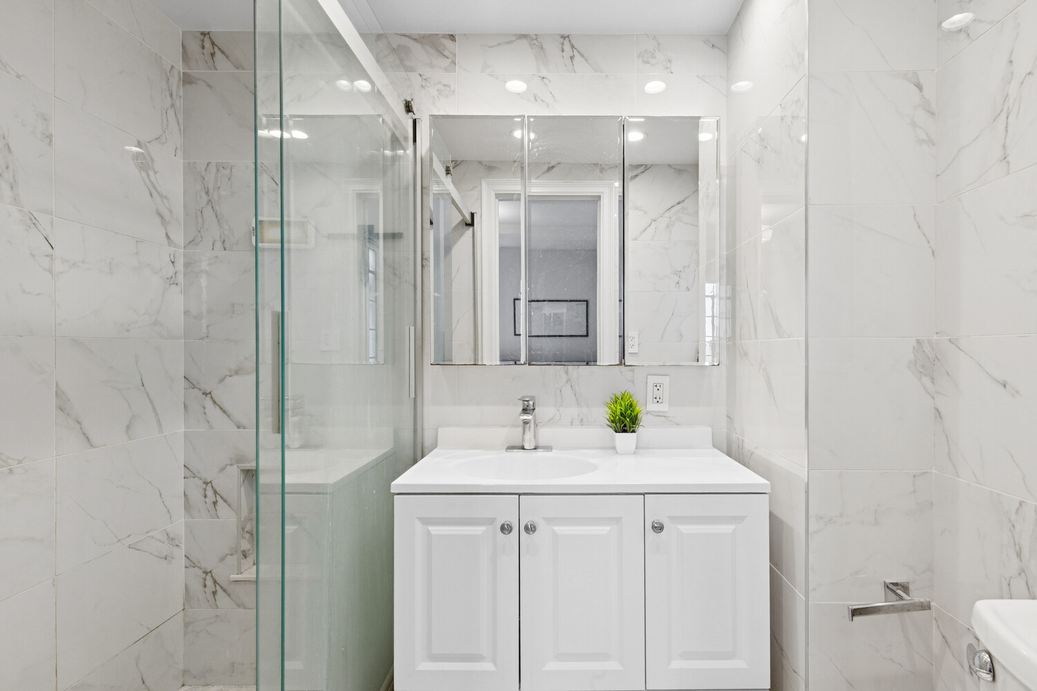 #8 photo, 5 TUDOR CITY Place, Murray Hill , NY 10017