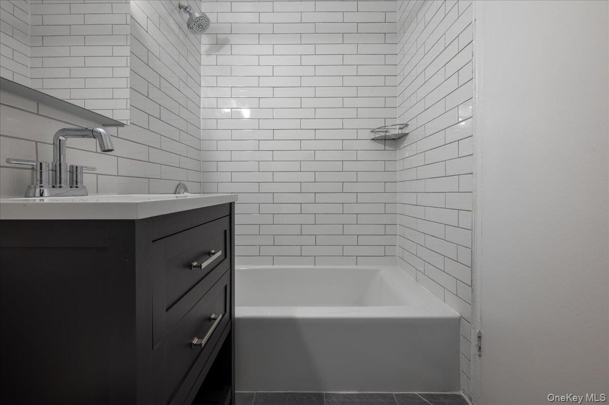 #7 photo, 37-30 73rd St, 뉴욕퀸즈 Jackson Heights , NY 11372