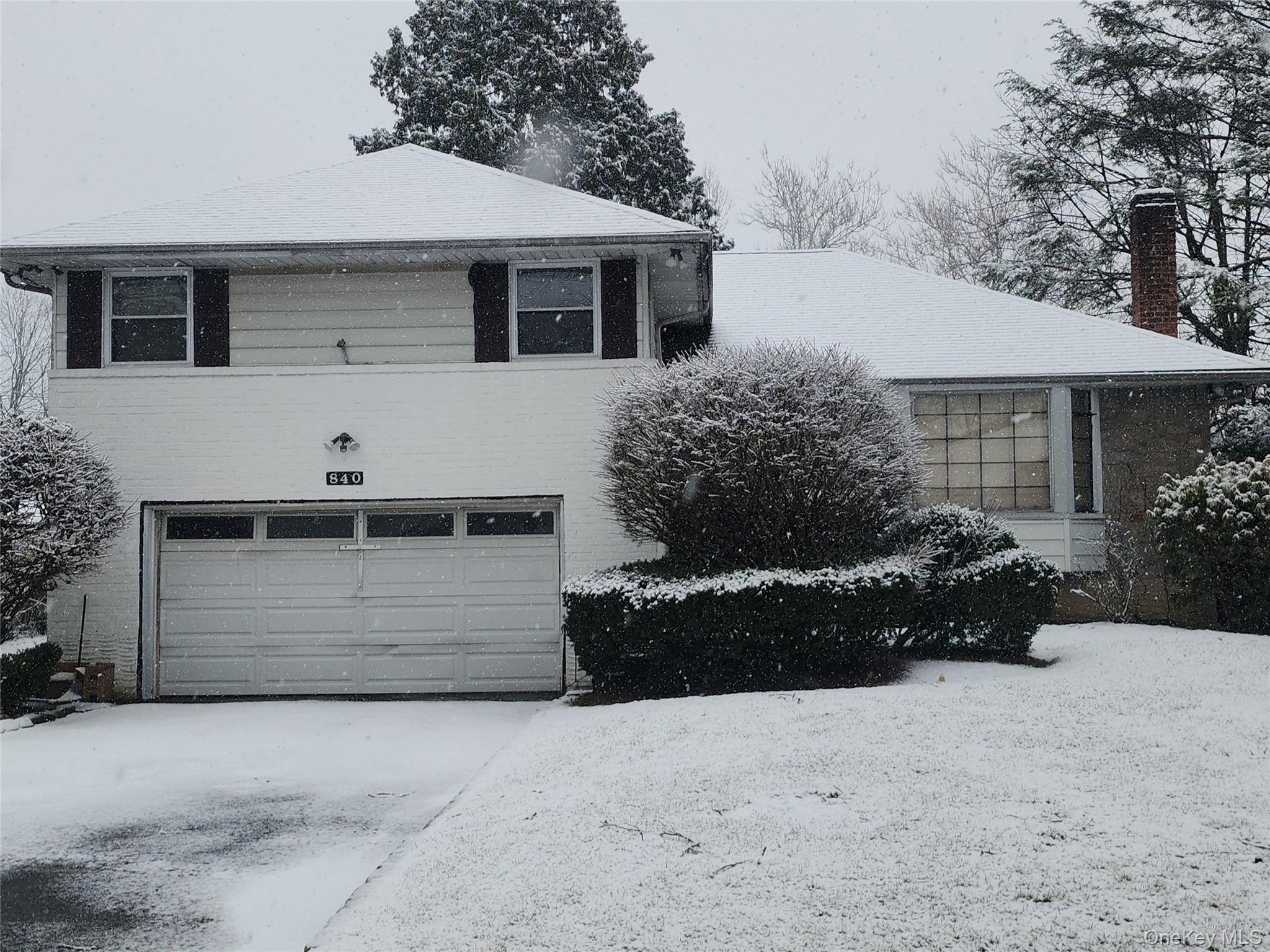 #3 photo, 840 Sharon Lane, Westbury , NY 11590