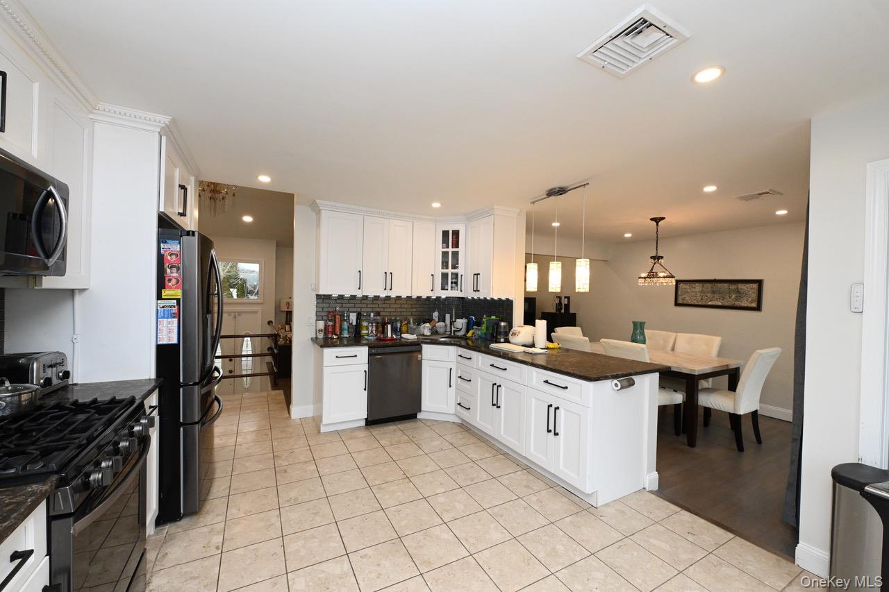 #4 photo, 7 McNulty Street, सफ़ोक काउंटी Dix Hills , NY 11746