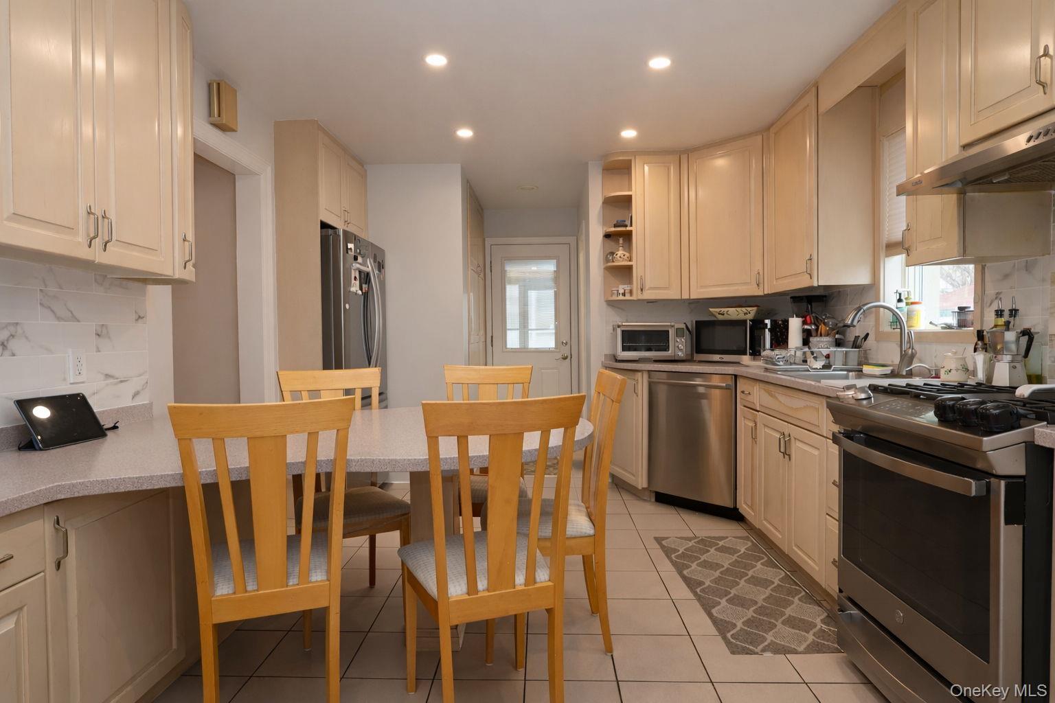 #20 photo, 26 Wesley Avenue, Port Chester , NY 10573