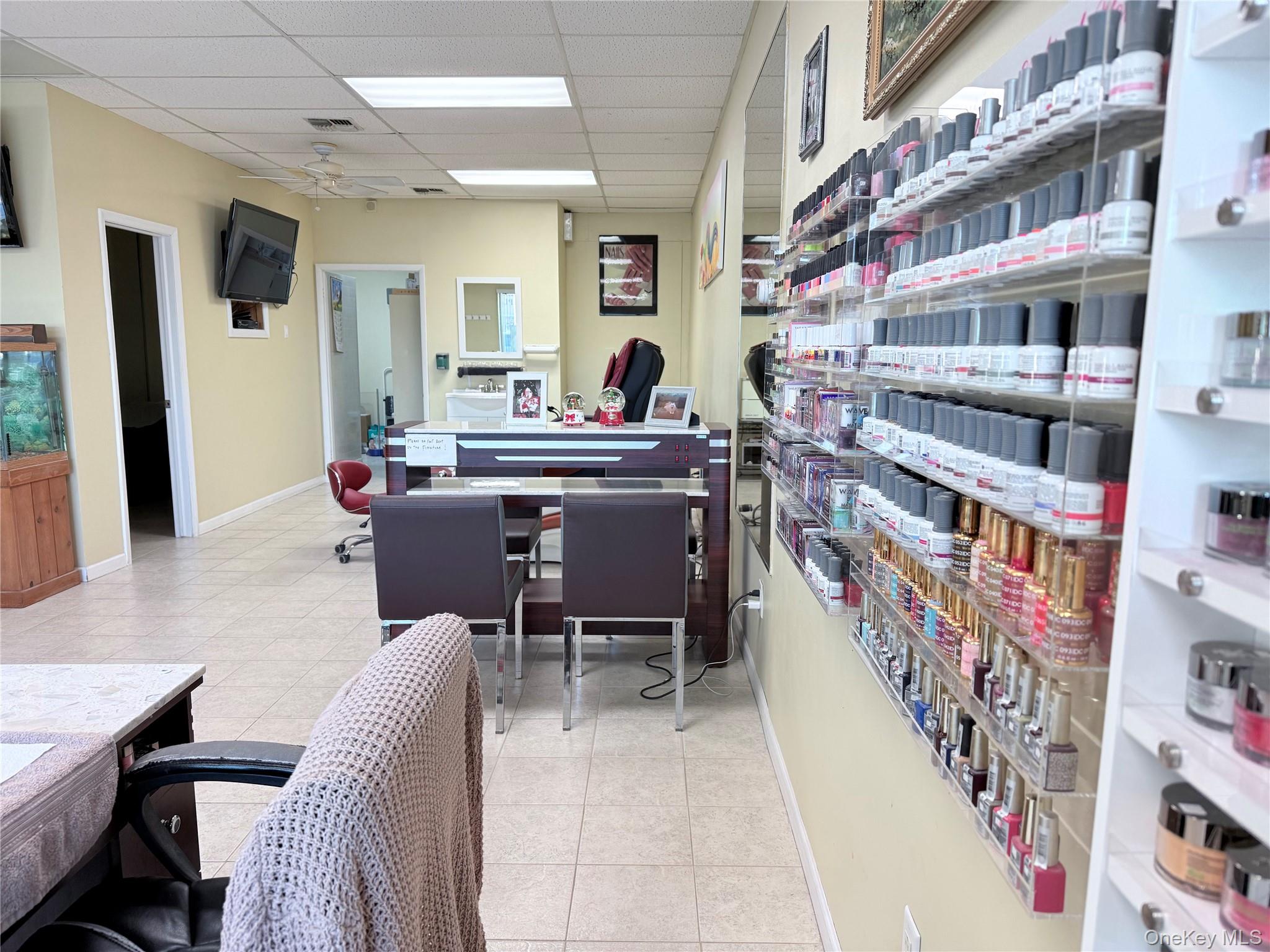 #1 photo, 426 Great East Neck Road, Саффолк ‖ West Babylon , NY 11704