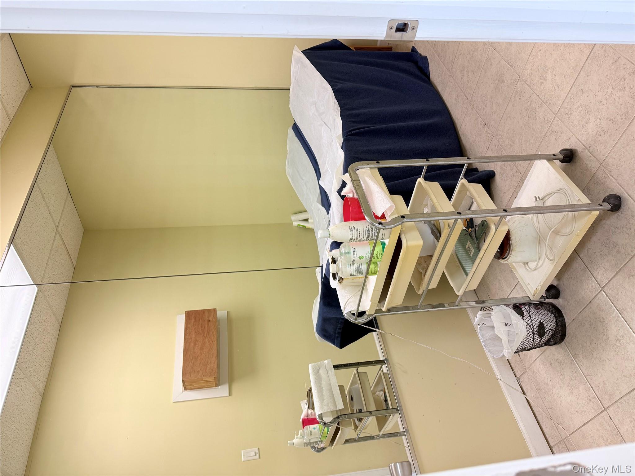 #3 photo, 426 Great East Neck Road, Саффолк ‖ West Babylon , NY 11704