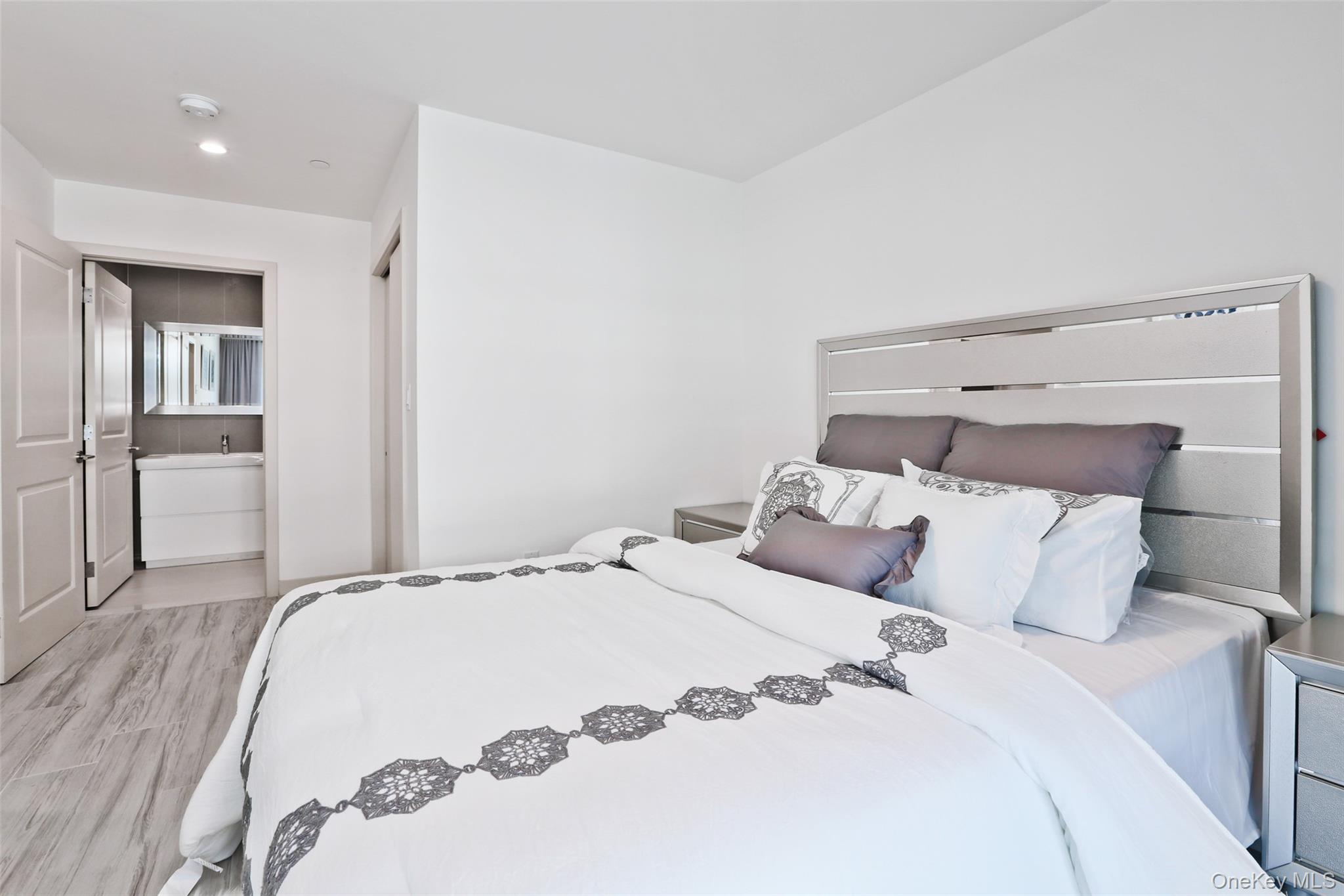 #4 photo, 10909 15th ave, Куинс ‖ College Point , NY 11356