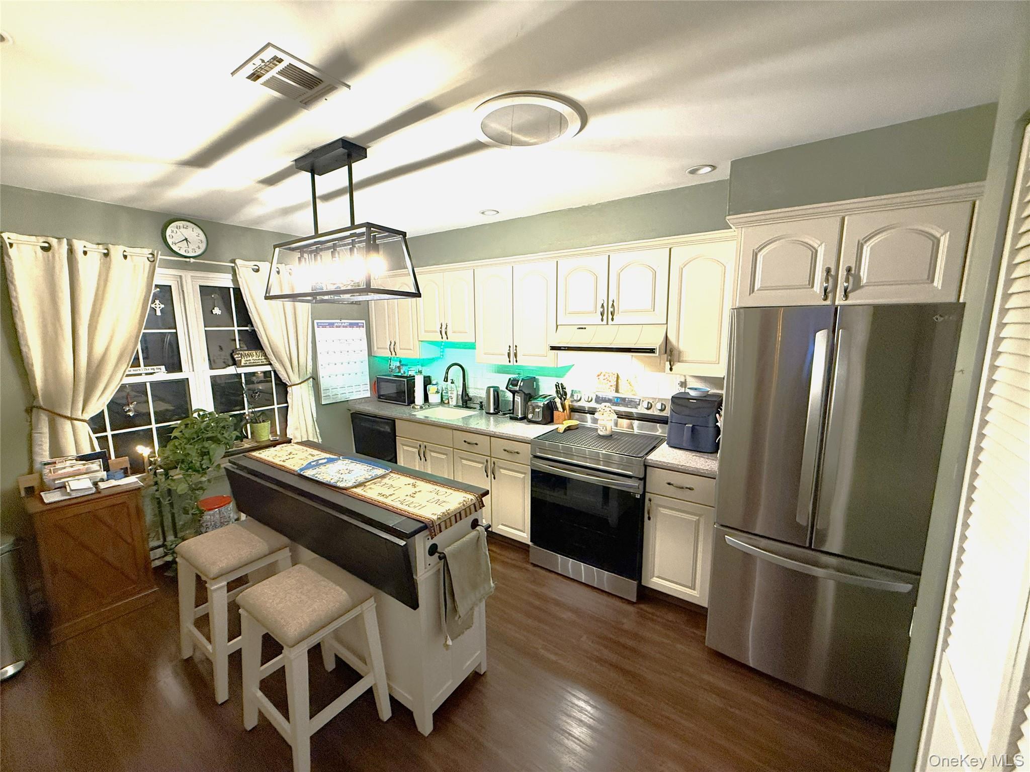 #4 photo, 418 Weymouth Court, Ridge , NY 11961