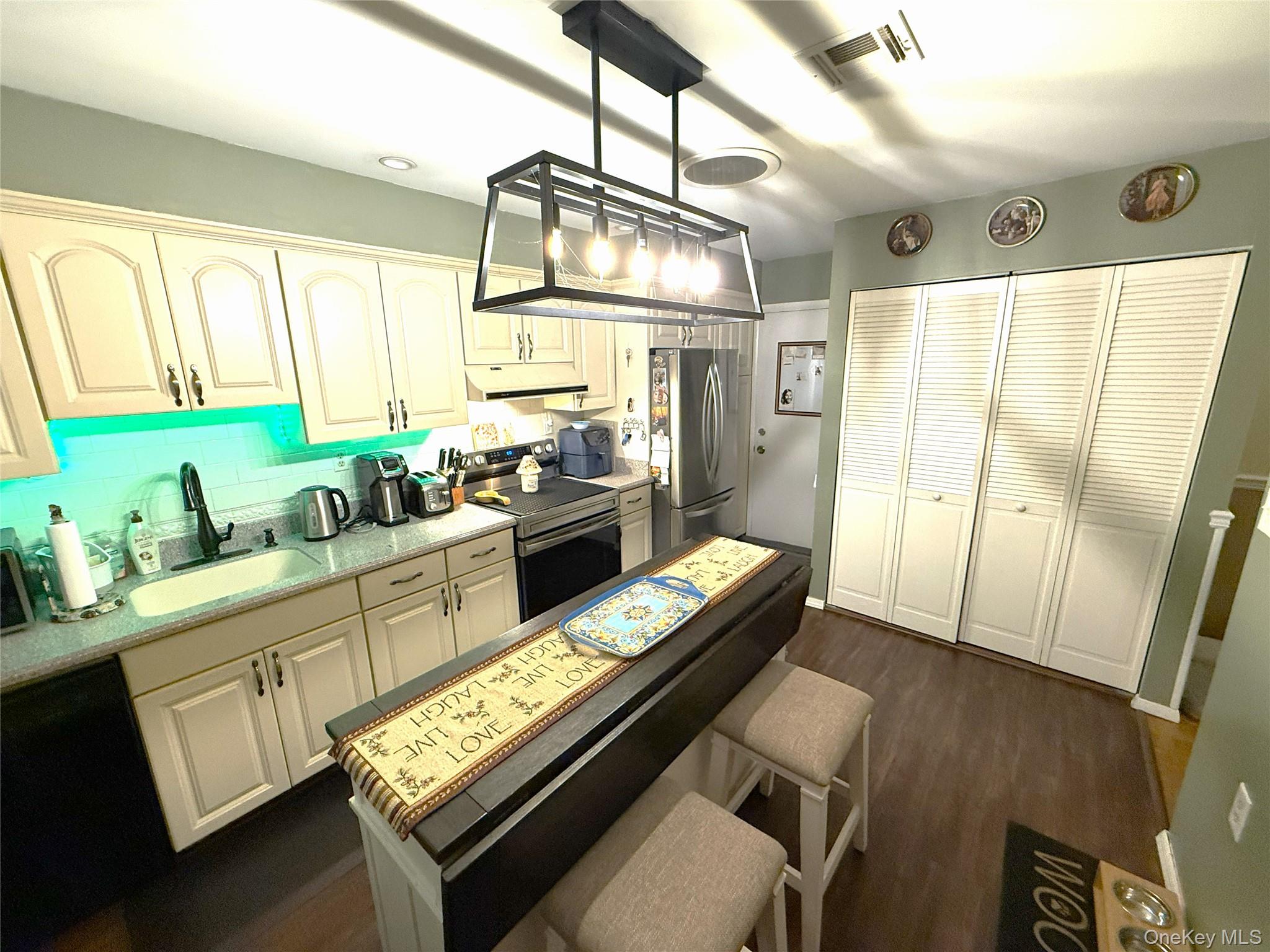 #5 photo, 418 Weymouth Court, Ridge , NY 11961