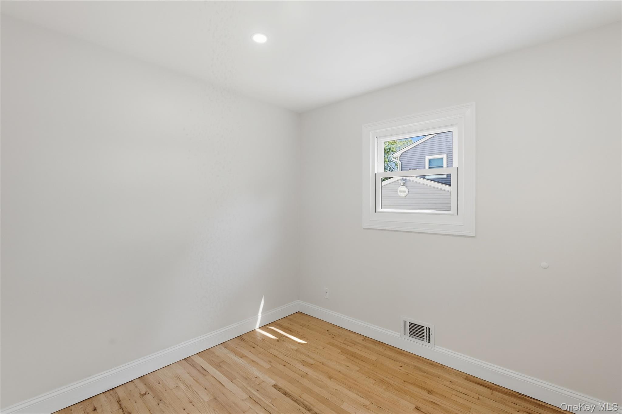 #12 photo, 792 Glendale Road, West Babylon , NY 11704