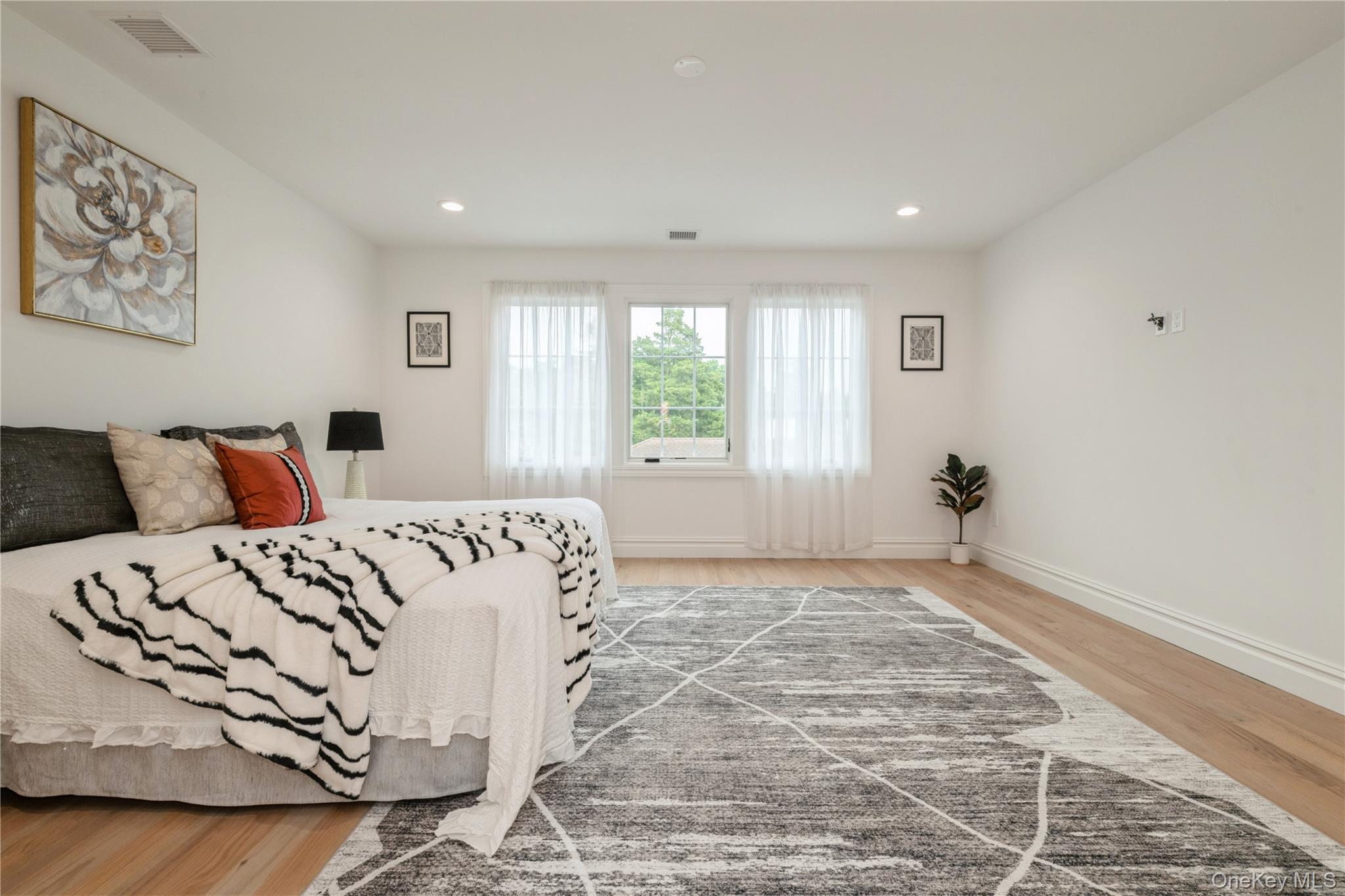 #14 photo, 52 Cortland Avenue, Нассау ‖ Hicksville , NY 11801