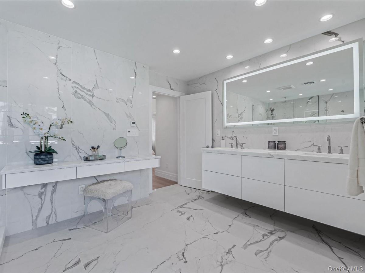 #16 photo, Great Neck, Great Neck , NY 11021