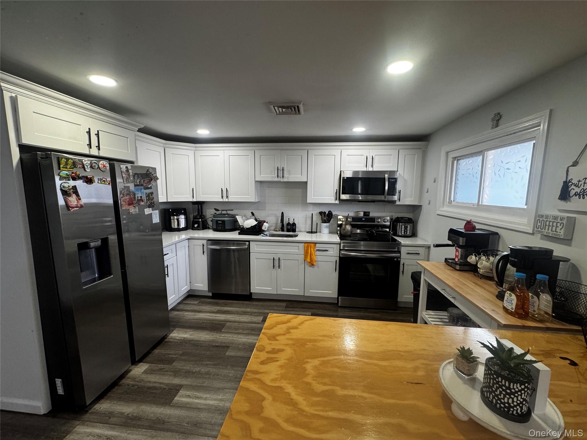 #2 photo, 6 VICTORIA Place, सफ़ोक काउंटी Mastic Beach , NY 11951