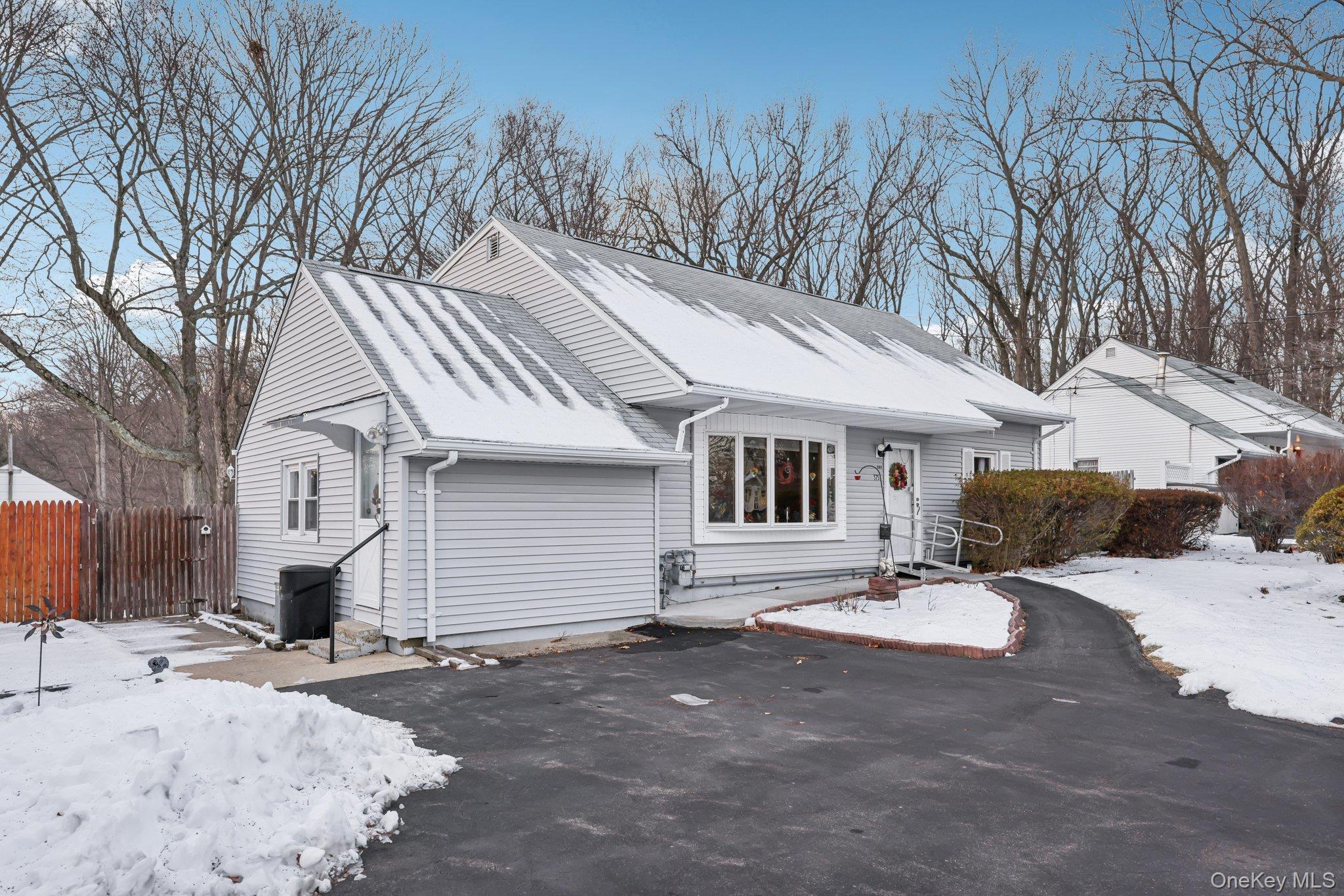 #2 photo, 375 Laurel Road, Pearl River , NY 10965