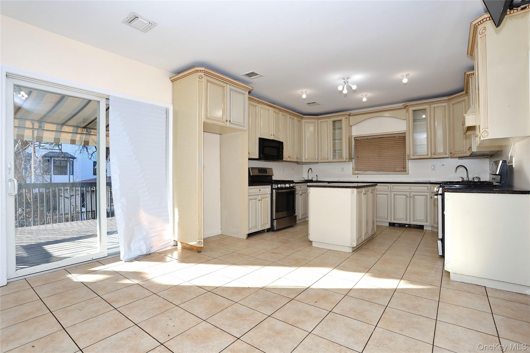 #12 photo, 11 Laura Place, Spring Valley , NY 10977