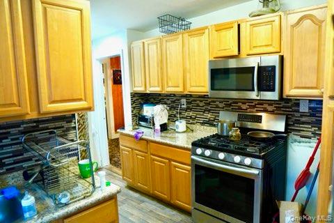 #6 photo, 364 Ashburton Avenue, Yonkers , NY 10701