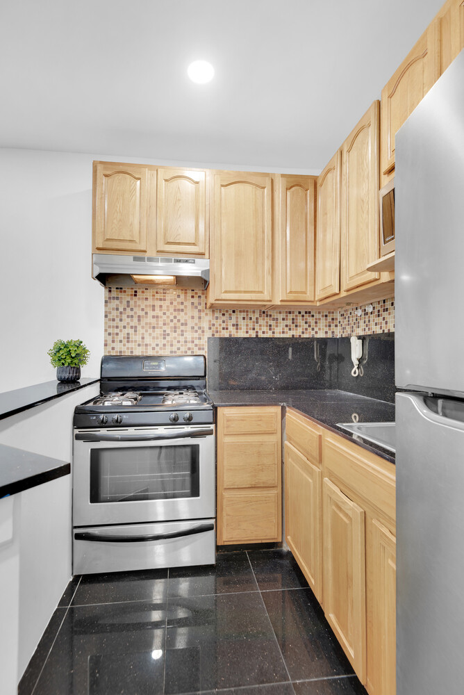 #4 photo, 7002 RIDGE Boulevard, Bay Ridge , NY 11209