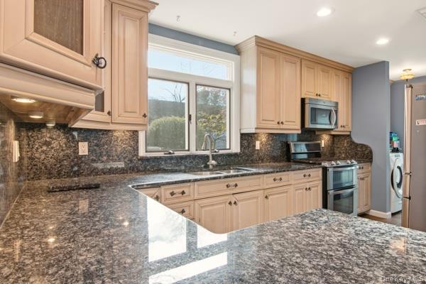 #17 photo, 111 Schneider Lane, מחוז סאפוק Hauppauge , NY 11788