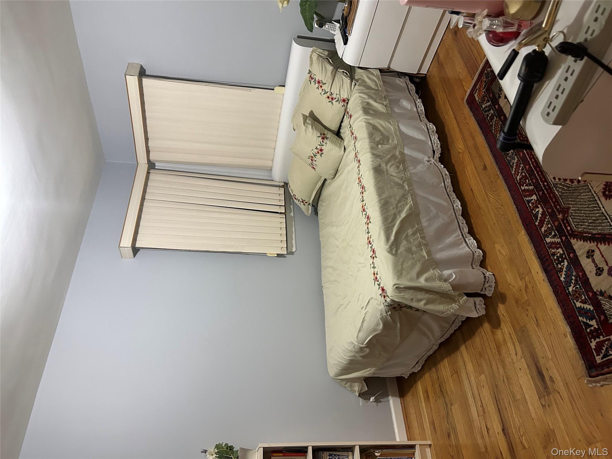 #12 photo, 527 Willow Street, South Hempstead , NY 11550