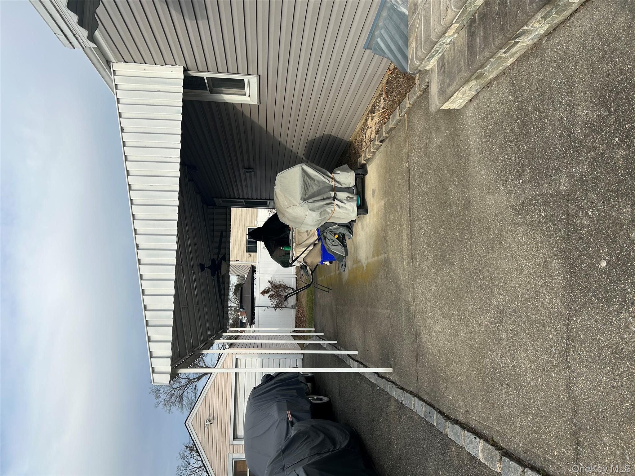 #20 photo, 527 Willow Street, South Hempstead , NY 11550