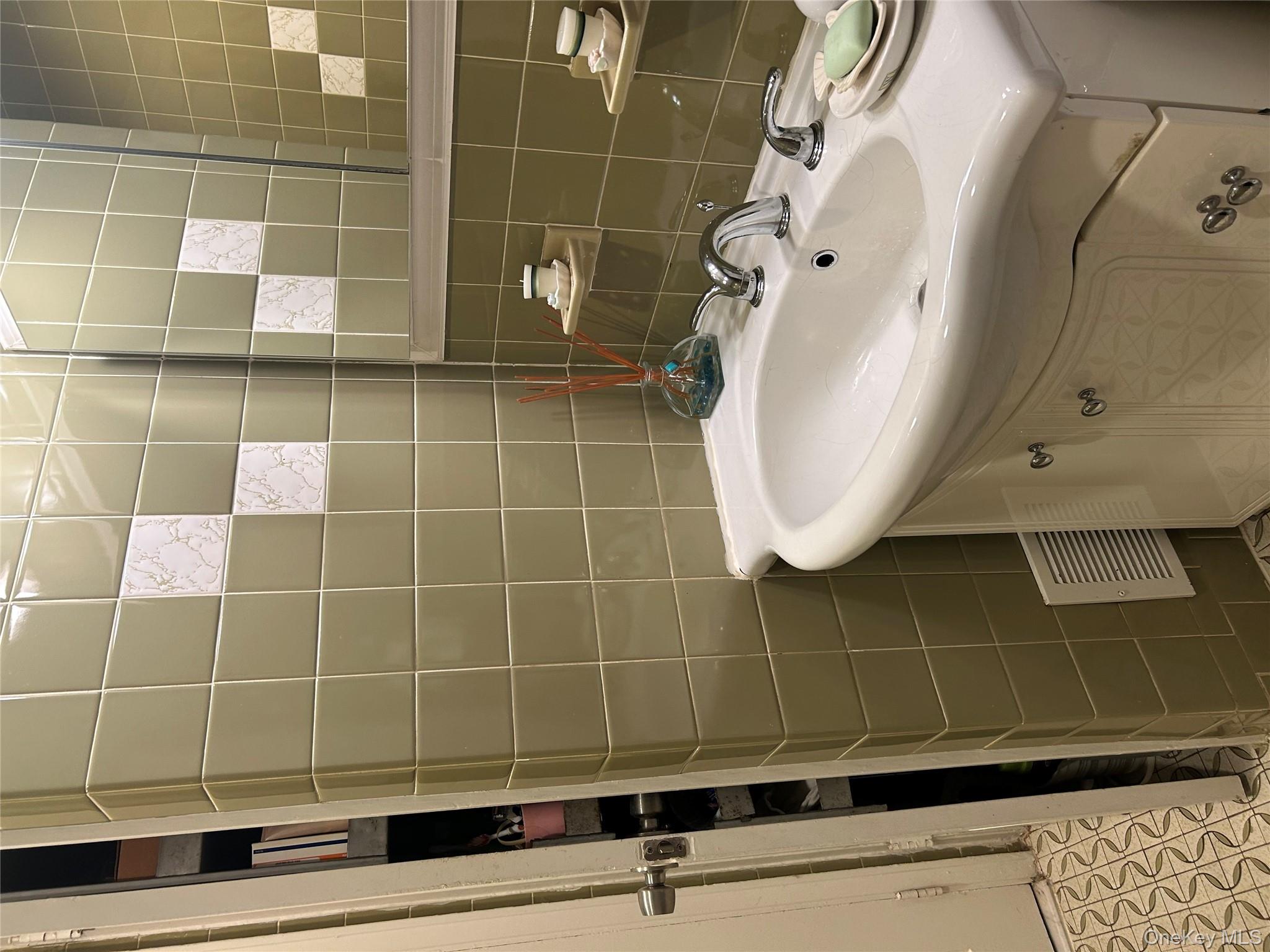 #5 photo, 527 Willow Street, South Hempstead , NY 11550