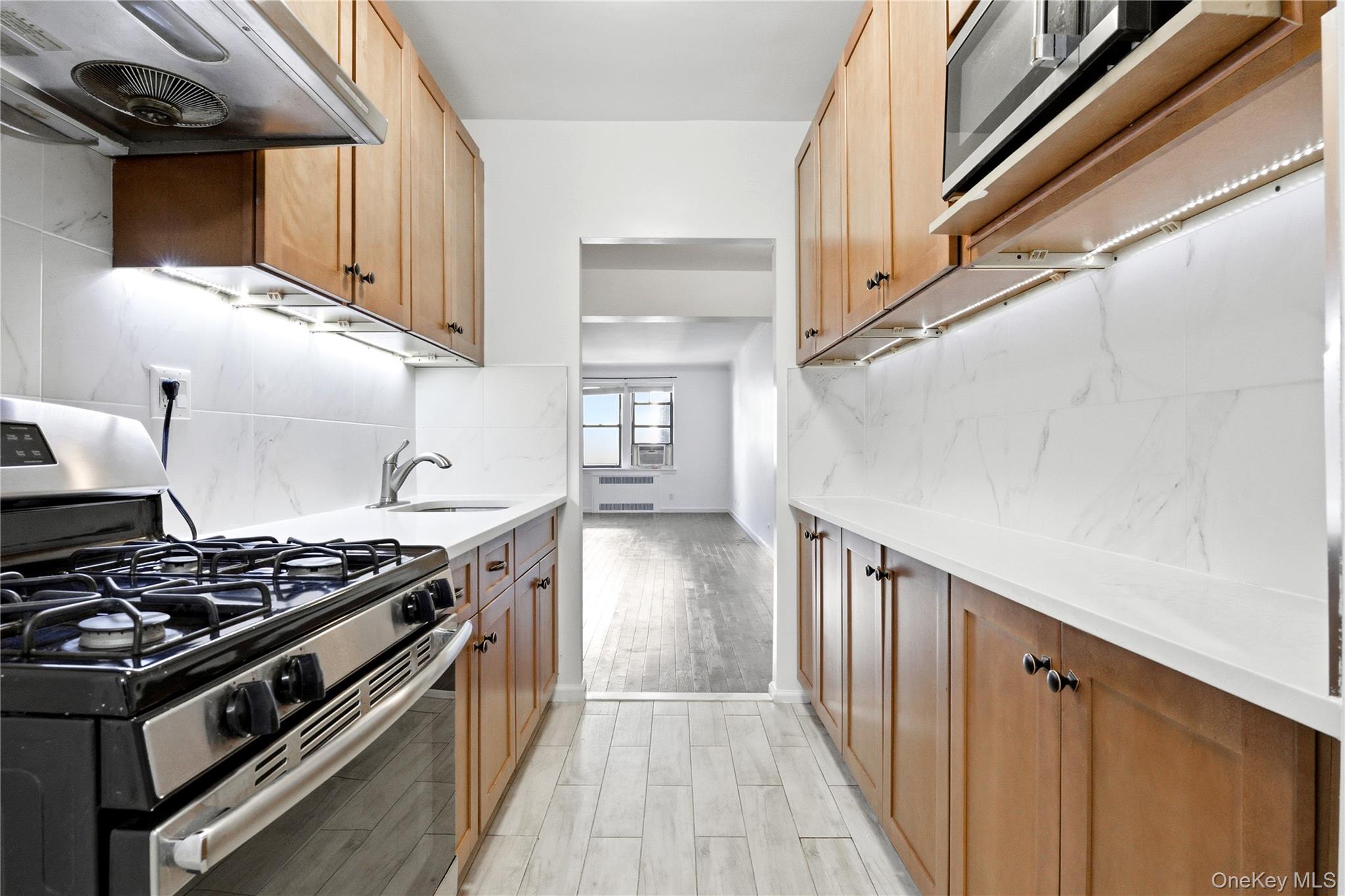 #12 photo, 100-10 67th Road, Куинс ‖ Forest Hills , NY 11375