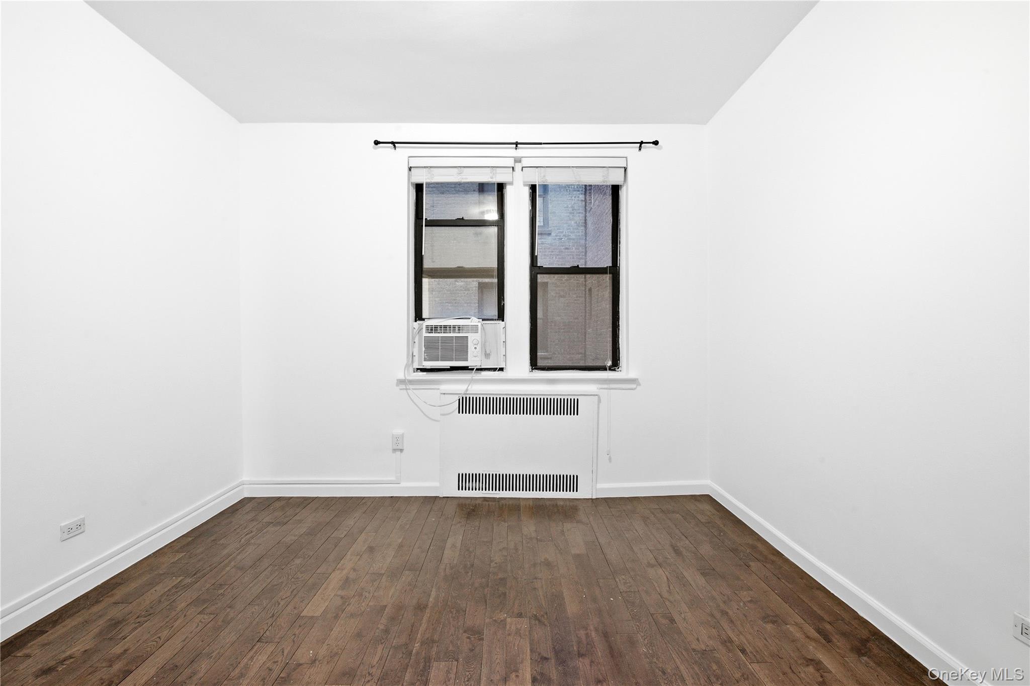 #17 photo, 100-10 67th Road, Куинс ‖ Forest Hills , NY 11375