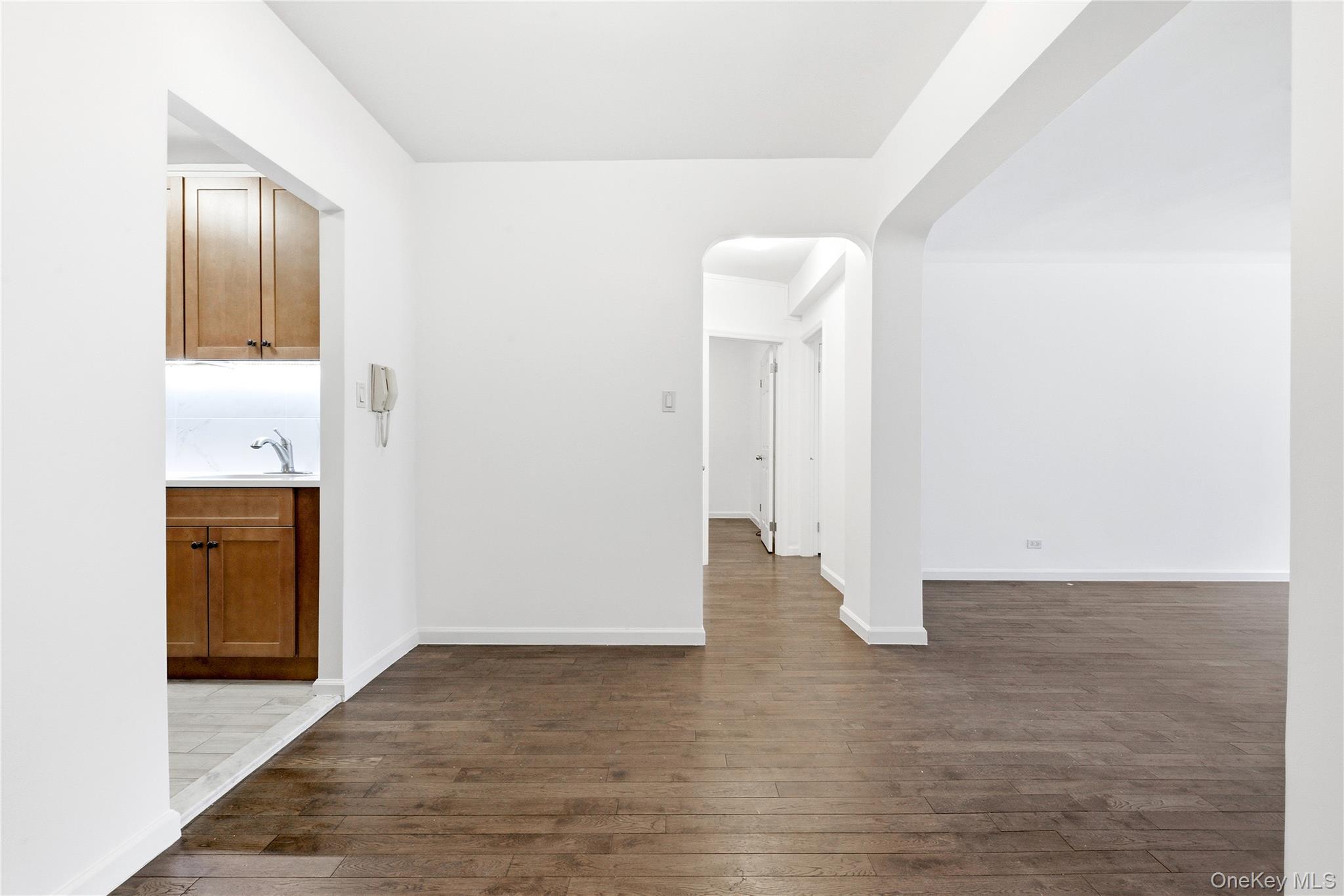 #6 photo, 100-10 67th Road, Куинс ‖ Forest Hills , NY 11375