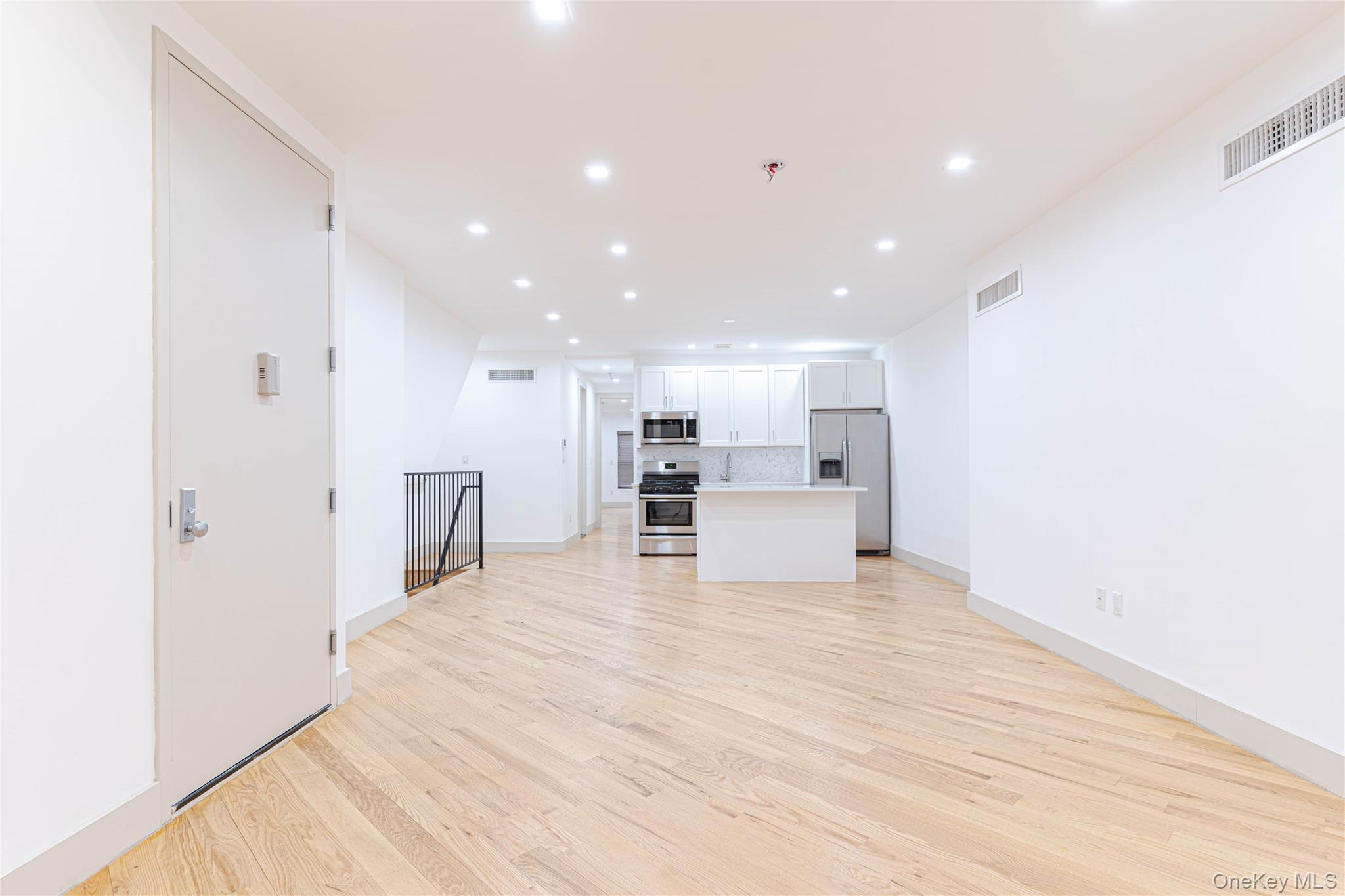 #2 photo, 282 E 38th Street, הברונקס Brooklyn , NY 11203