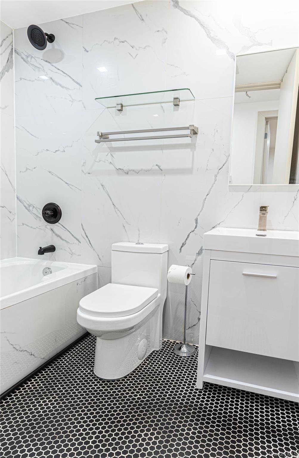 #3 photo, 282 E 38th Street, הברונקס Brooklyn , NY 11203