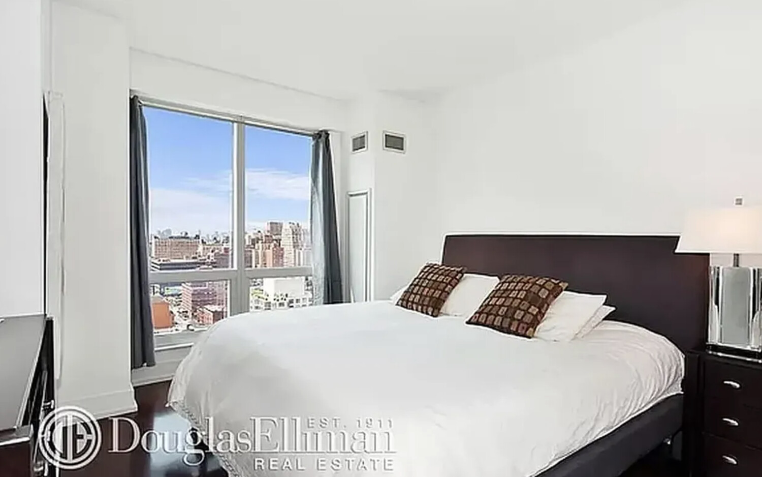 #5 photo, 350 W 42ND Street, Манхэттен ‖ Hell's Kitchen , NY 10036