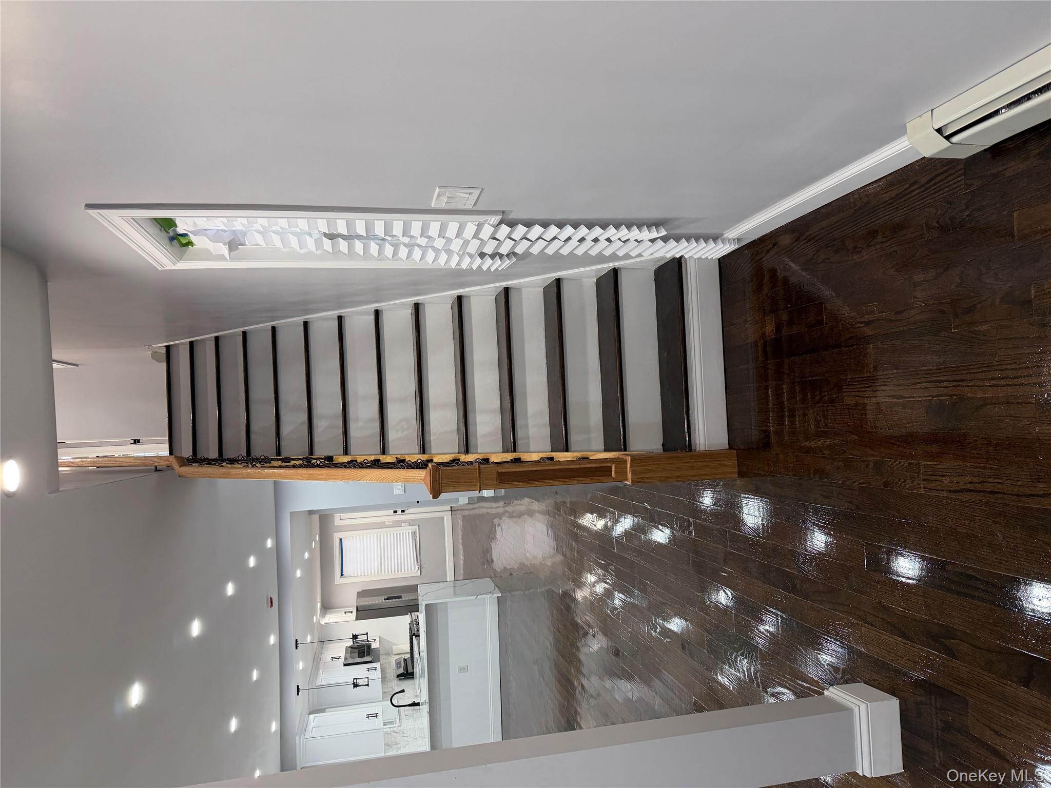 #2 photo, 22404 95th Avenue, 皇后区 Queens Village , NY 11429