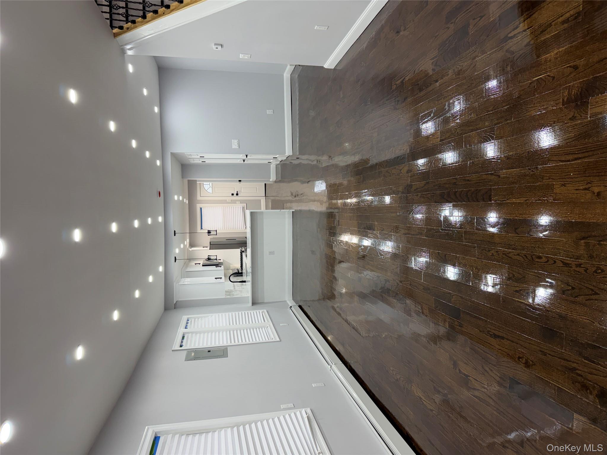 #3 photo, 22404 95th Avenue, 皇后区 Queens Village , NY 11429