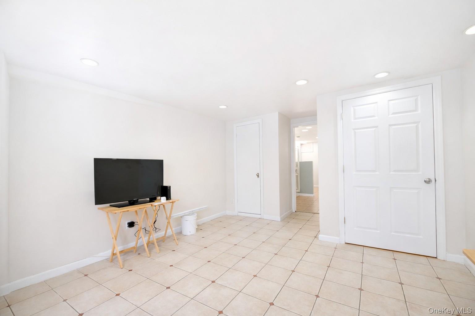 #12 photo, 6701 Eliot Avenue, Middle Village , NY 11379