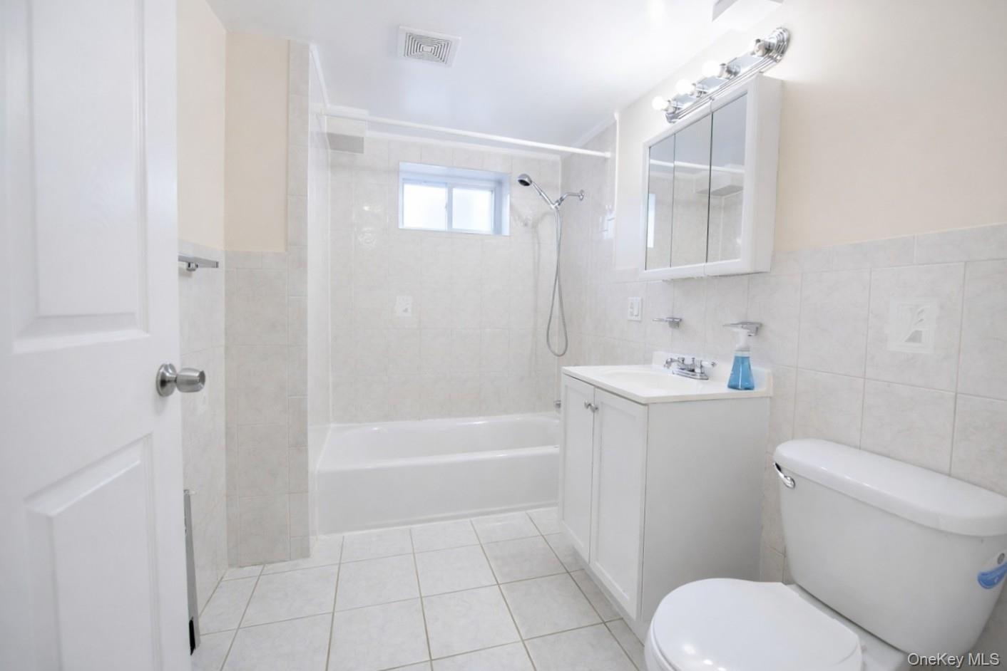 #19 photo, 6701 Eliot Avenue, Middle Village , NY 11379