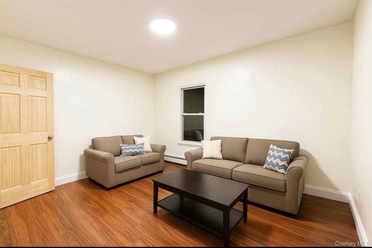 #4 photo, 557 Van Nest Avenue, 브롱크스 Bronx , NY 10460